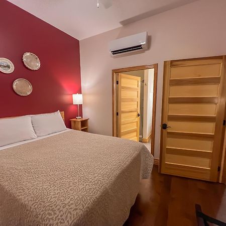 Goldfinch Suites Elkader 外观 照片