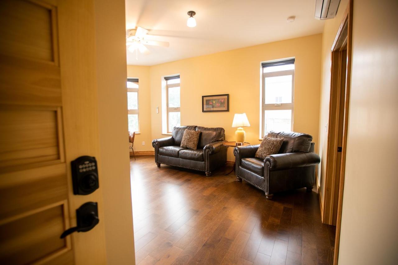 Goldfinch Suites Elkader 外观 照片