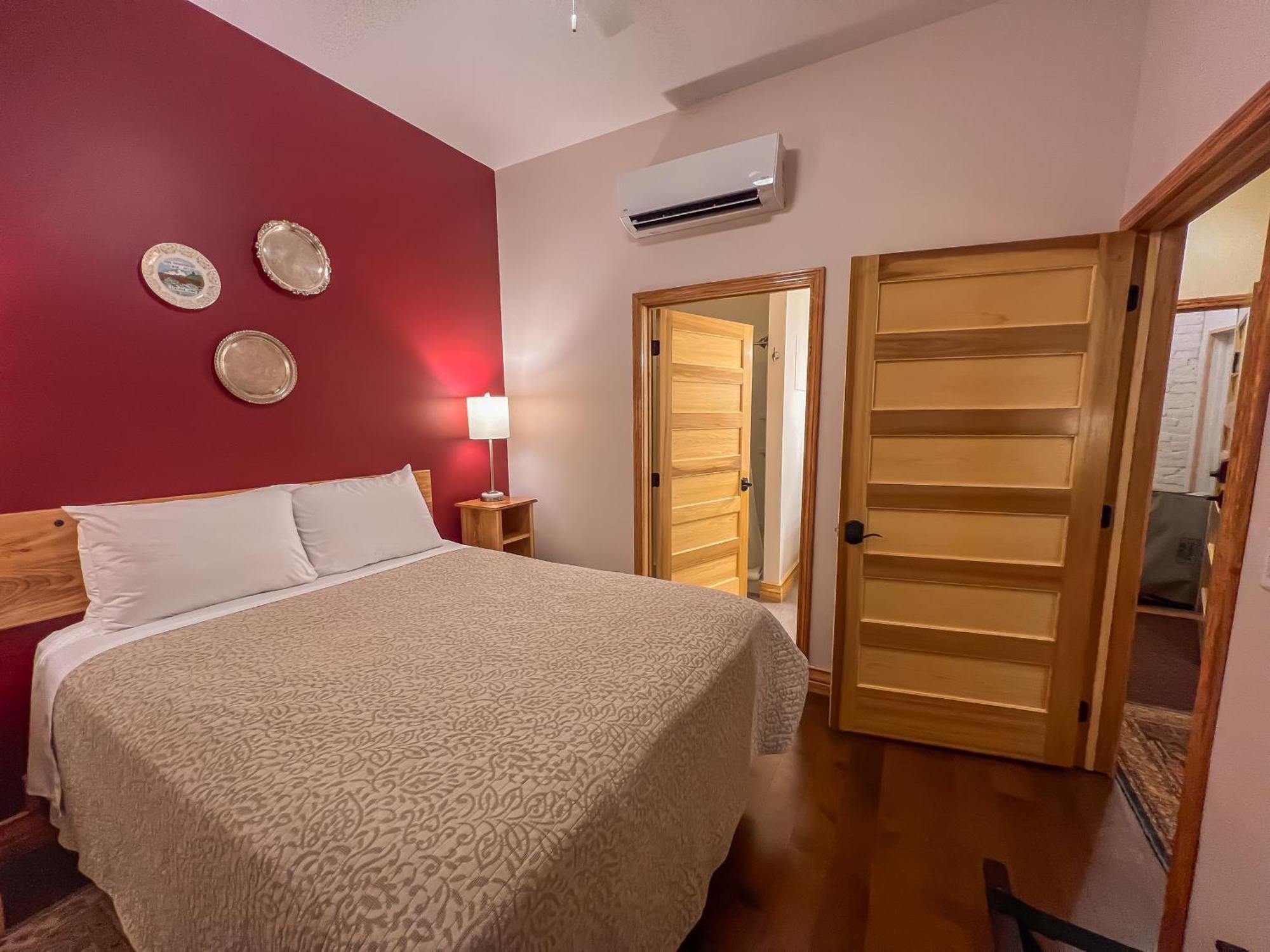 Goldfinch Suites Elkader 外观 照片
