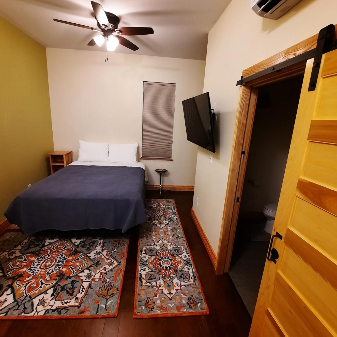 Goldfinch Suites Elkader 外观 照片